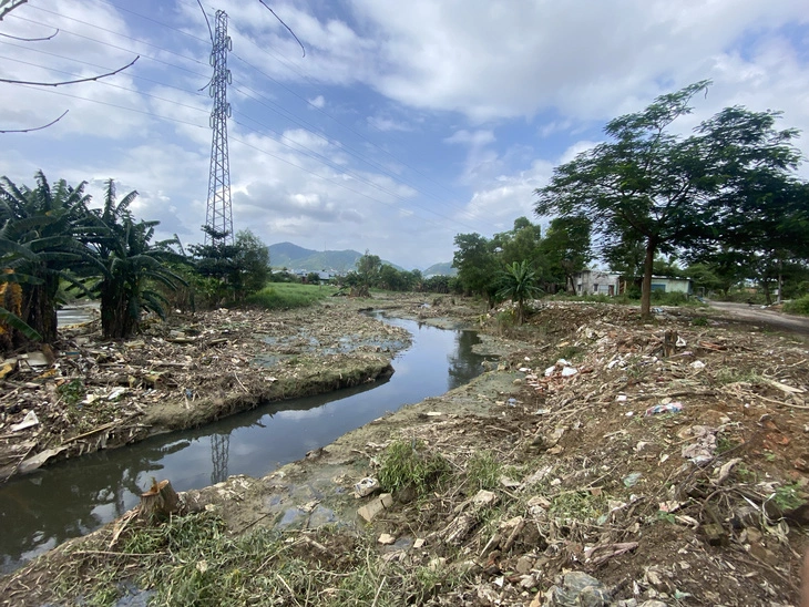 Đà Nẵng: Ủy ban phường thưởng nóng 1-3 triệu đồng cho người phát hiện đổ phế phẩm xây dựng gây ô nhiễm môi trường